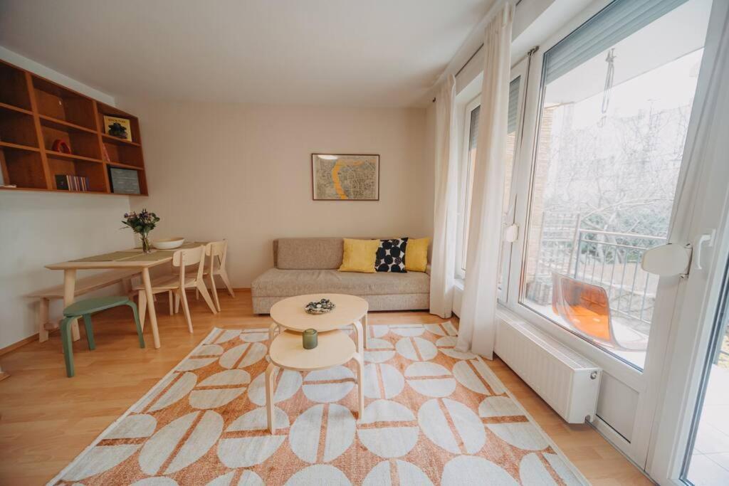 Orangehomes One Bedroom Art Apartment Budapest Esterno foto